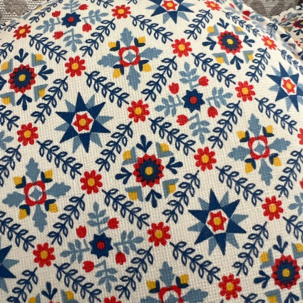 Vntg Handmade Scandinavian Folk Art Round Throw Pillows Set of 2 Red Blue 12.5